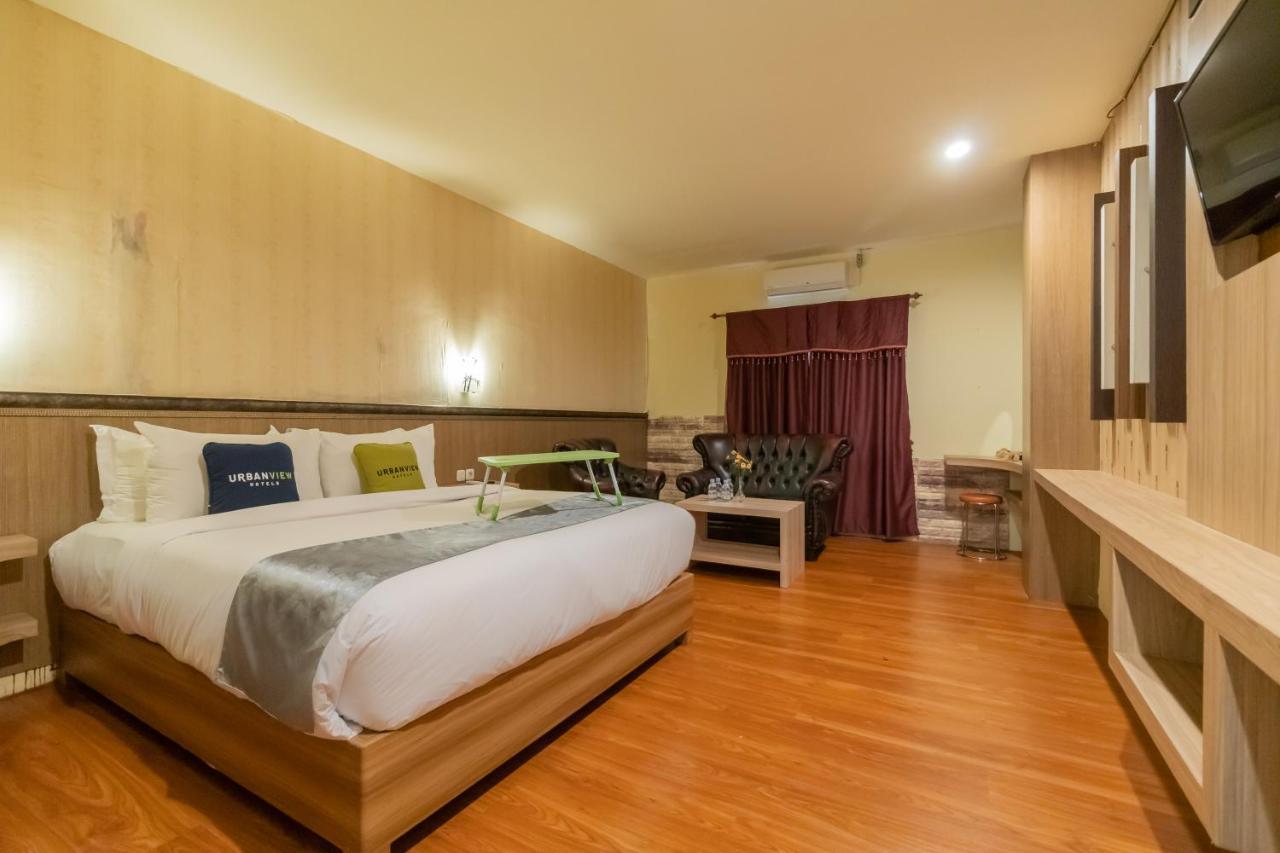 Urbanview Hotel Best Skip Palembang Exterior foto
