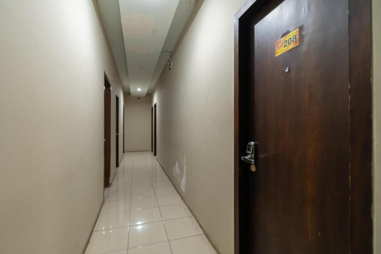 Urbanview Hotel Best Skip Palembang Exterior foto