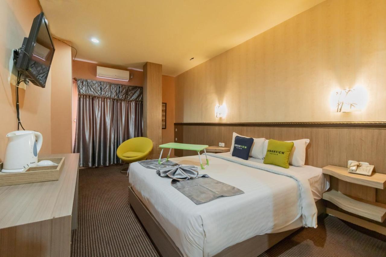 Urbanview Hotel Best Skip Palembang Exterior foto