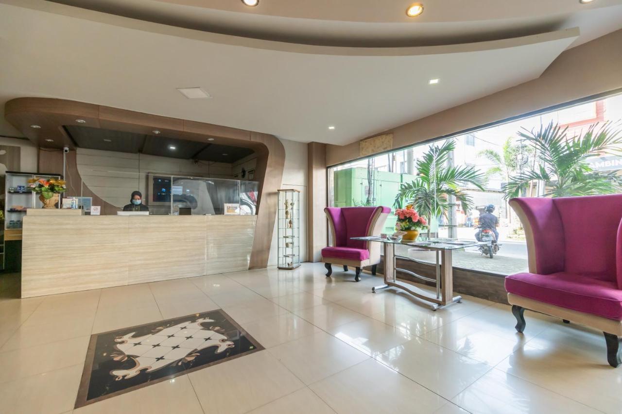 Urbanview Hotel Best Skip Palembang Exterior foto
