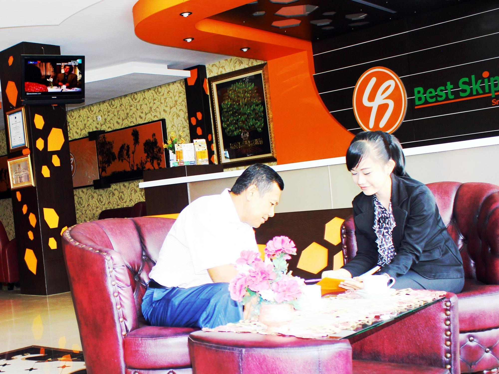 Urbanview Hotel Best Skip Palembang Exterior foto
