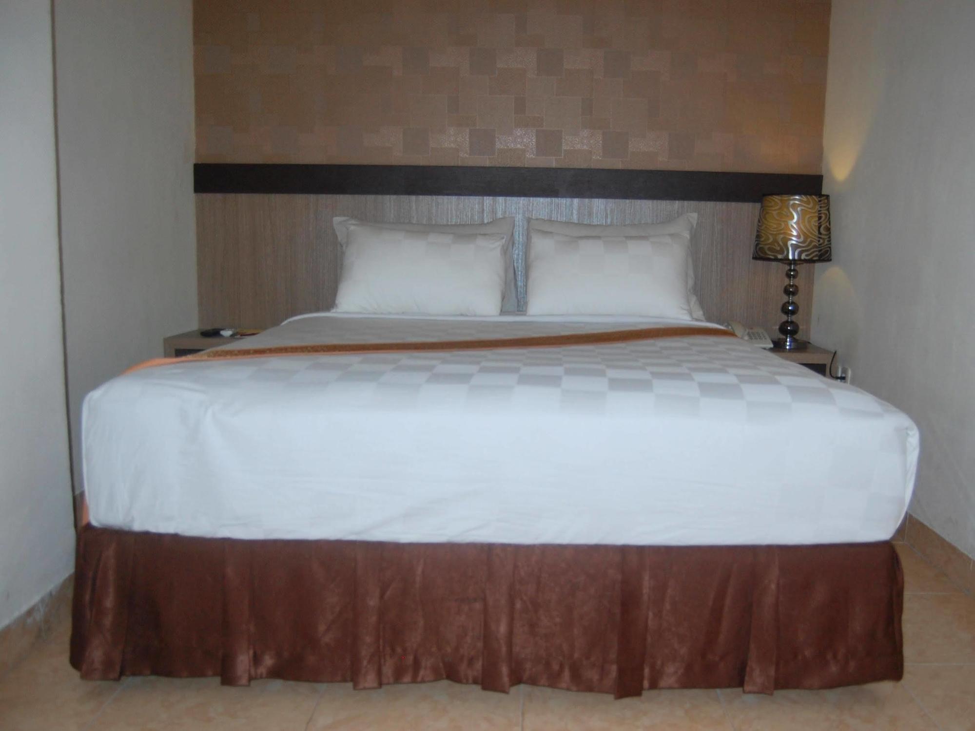 Urbanview Hotel Best Skip Palembang Exterior foto