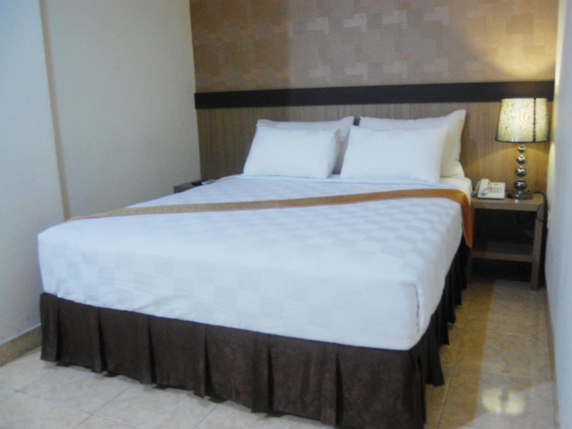 Urbanview Hotel Best Skip Palembang Exterior foto